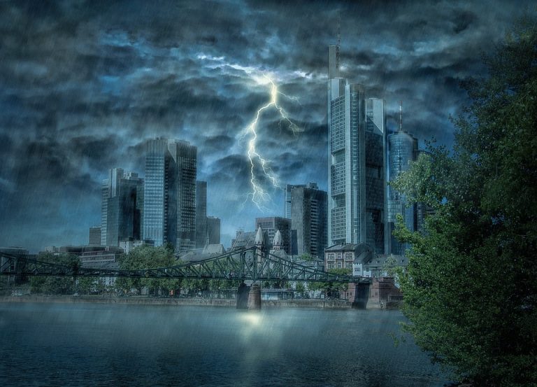 What To Do When a Hurricane Approaches